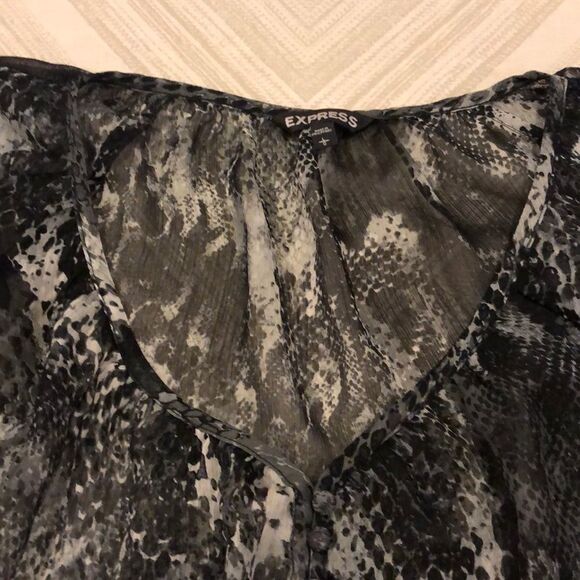 Express Snakeskin Sheer Short-sleeve Blouse - Picture 3 of 6
